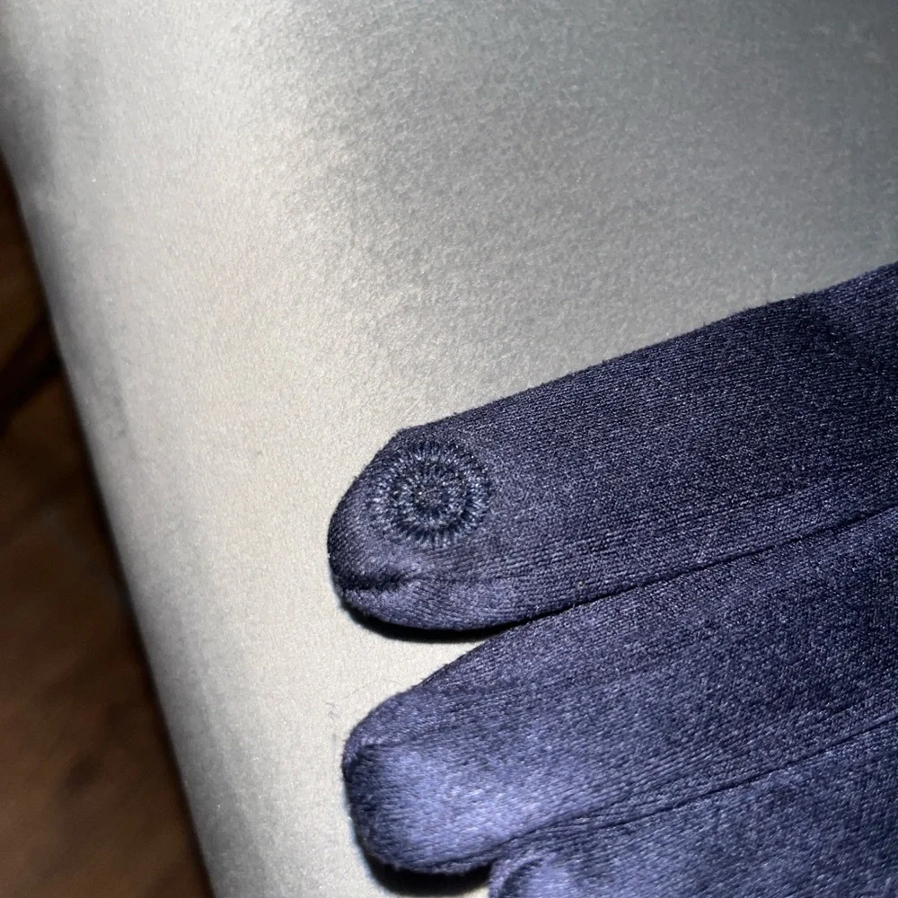 Navy blue faux fur tech gloves